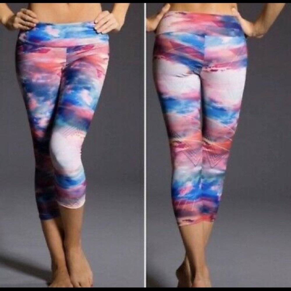 Onzie women’s Truth Sky pink clouds sky print